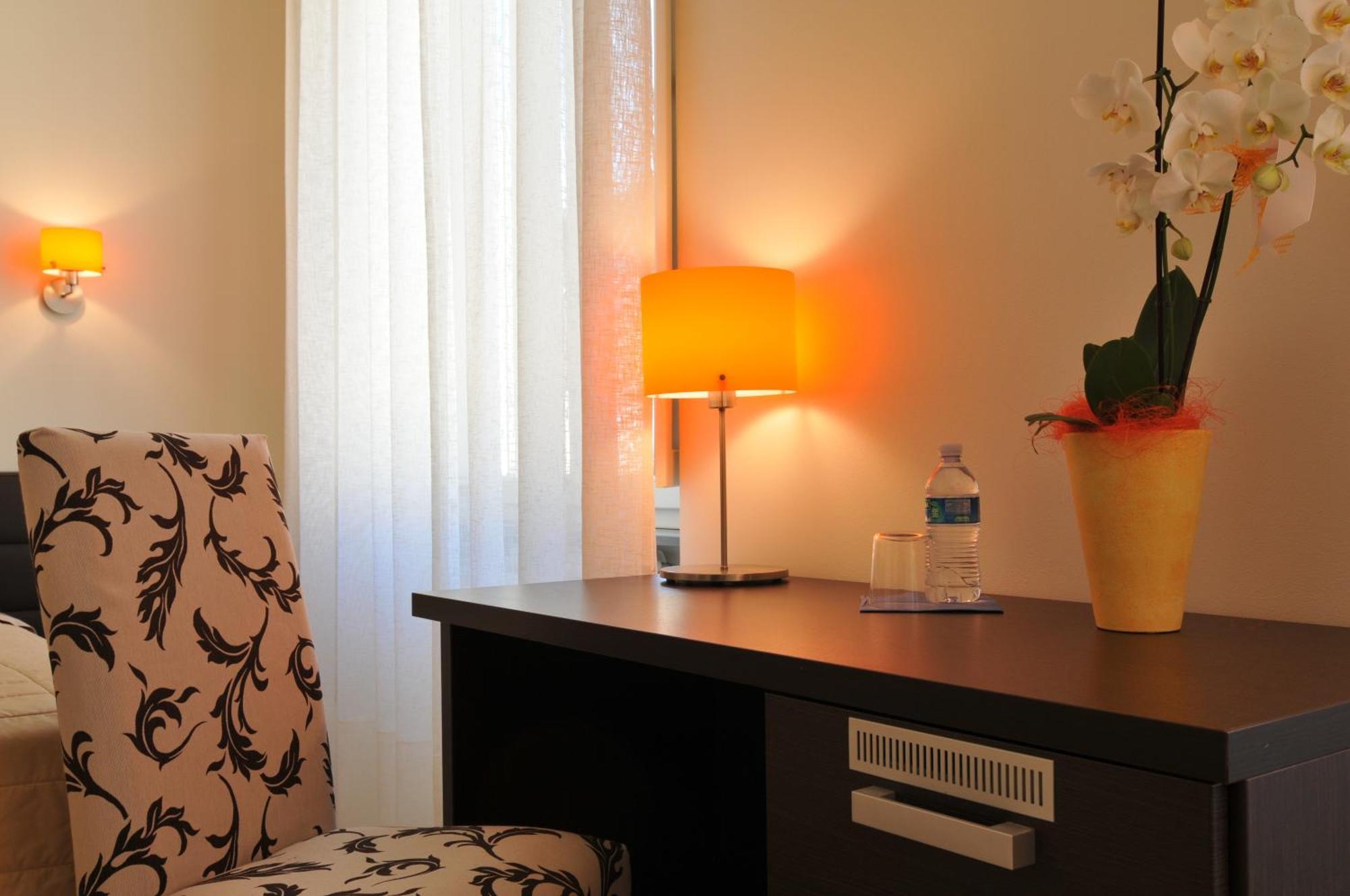 B&B Il Grifone ปิสโตยา ภายนอก รูปภาพ